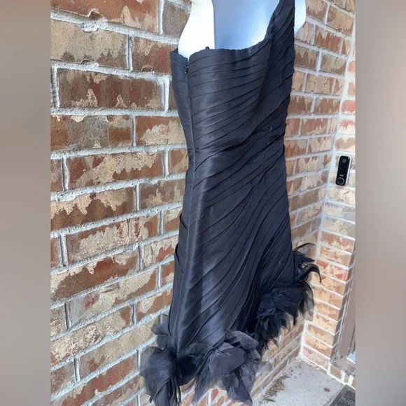 Theia one-shoulder ruched silk-blend mini dress with a rosette hem size 8 - Picture 12 of 12